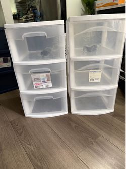 2 clear plastic containers