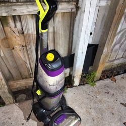 CARPET CLEANER/ STEAMER . WORKS GOOD. NEEDS TANK WASHER