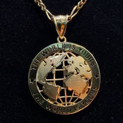 World Is Yours Pendant 10k Gold 