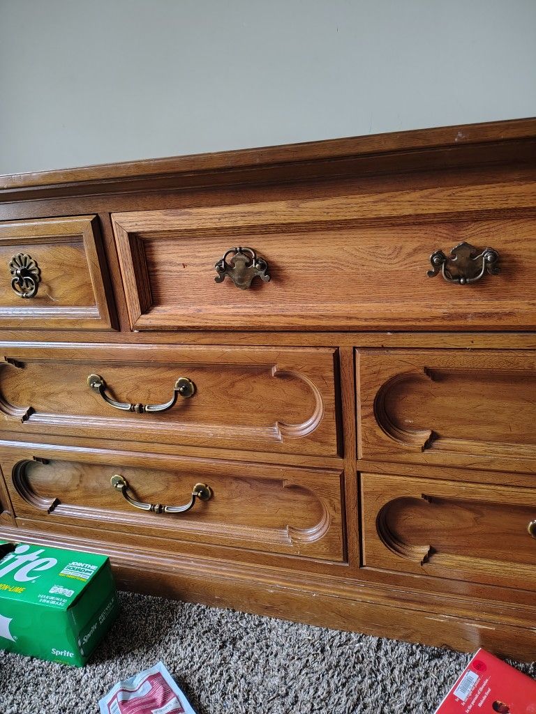 Dresser With Mirror
