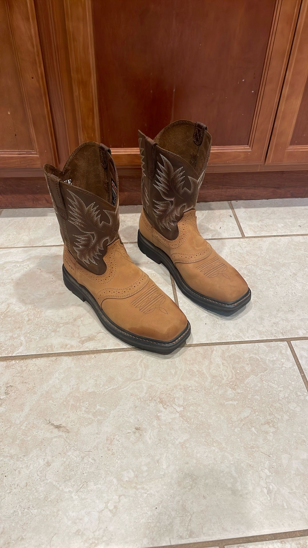 ARIAT STEEL TOE Work Boots. size 10EE.