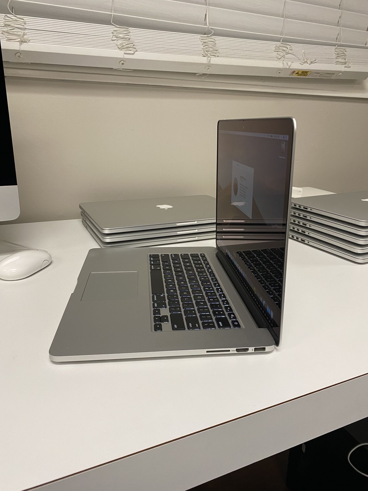 2014 Apple MacBook Pro 15” Retina Quad Core i7 16GB RAM 512GB 