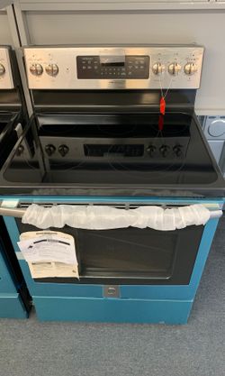 New scratch and dent GE adore stainless range 1 year warranty