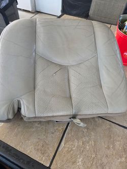 CADILLAC ESCALADE PASSENGER MIDDLE ROW SEAT