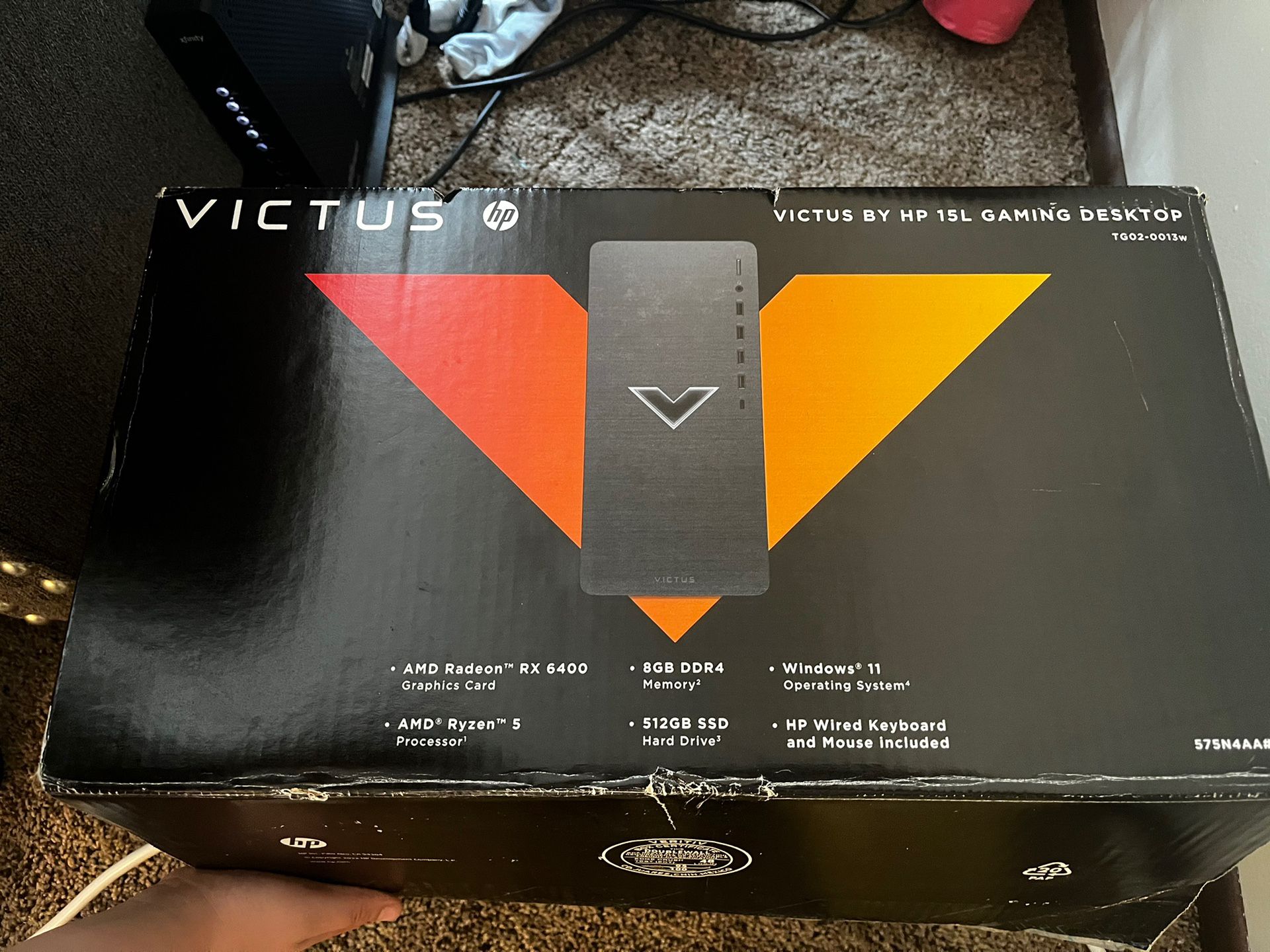 GAMING MONITOR AND VICTUS GAMING DESKTOP