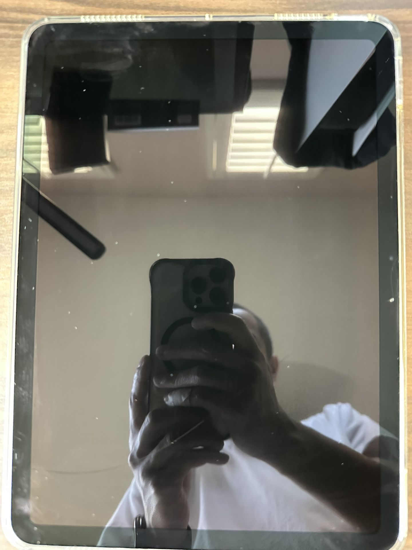 IPad Air M2 Wifi Only 128gb Blue (cracked screen)