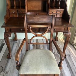 Librarians desk w/chair