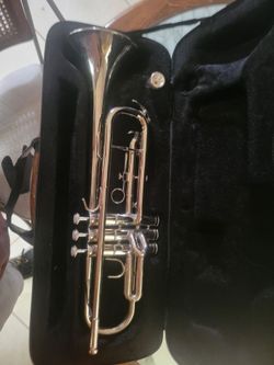 Mendini Bb flat Trumpet  with case and mouthpiece