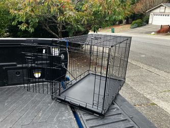 Medium Dog Kennel Crate Collapsible like New 30” L by 19” W 21”H
