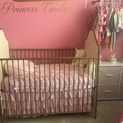 Baby Bed  And Change Table  And Comforter Set Pink 