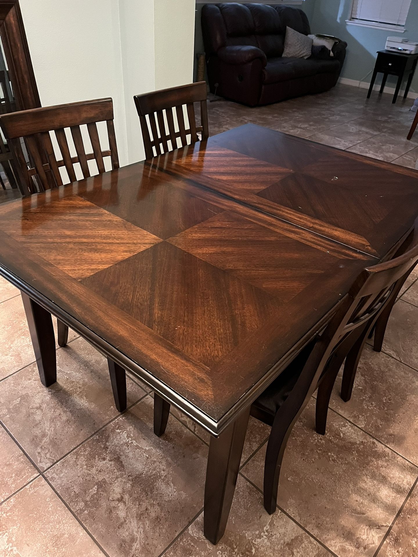 Table & 4 Chairs