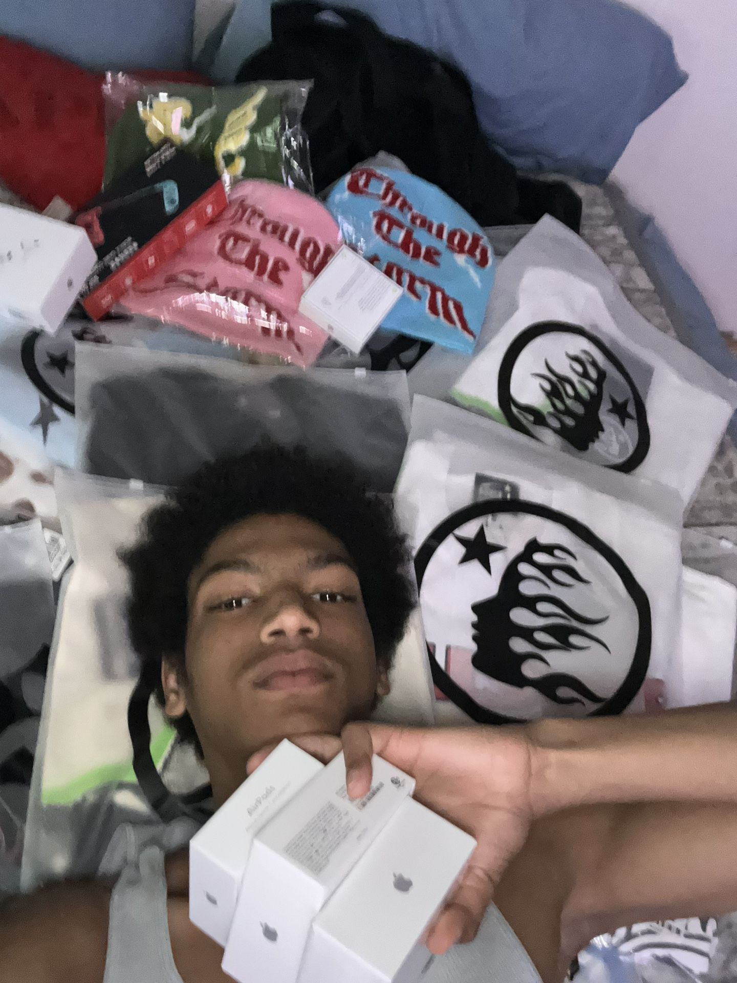 Airpods, Hellstar, bose, etc