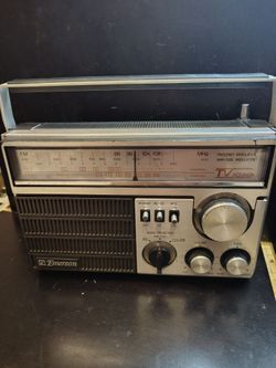 Emerson Vintage AM/FM Multi-Band Portable Radio