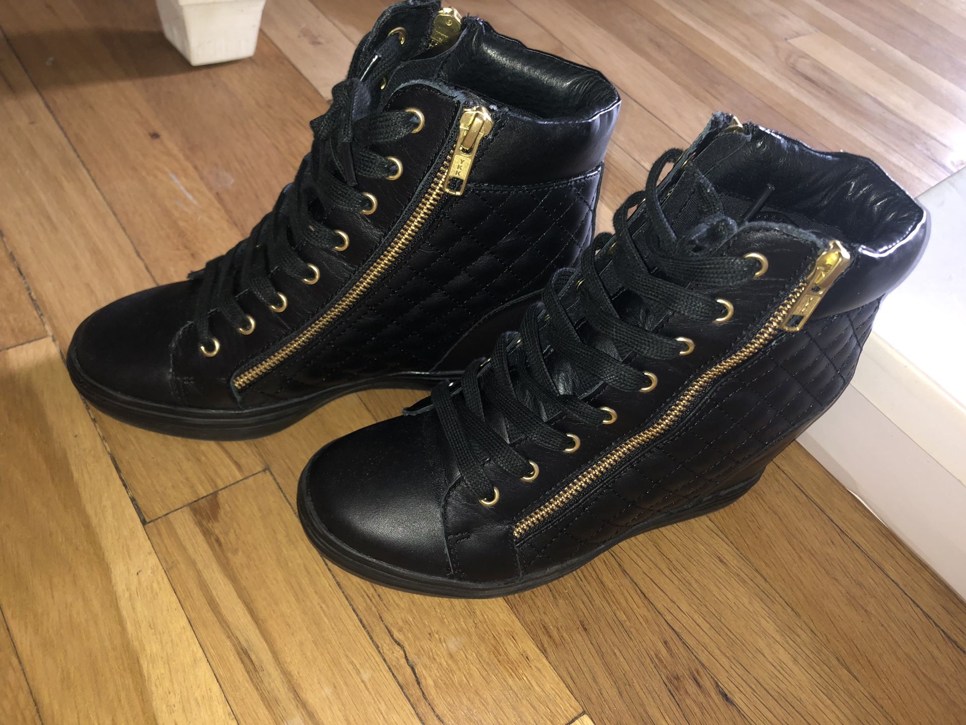 Steve Madden black quilted wedge booties