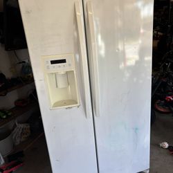 Kenmore Fridge/freezer Excellent Condition! Used As an Extra Fridge In Garage 