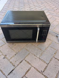 Hamilton Beach 1.1 cu. ft. Countertop Microwave Oven, 1000 Watts, Black Stainless Steel