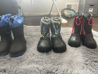 Snow boots size 7