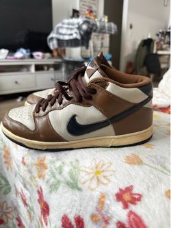 Nike Dunk Mid 'Brown Birch' sneakers.