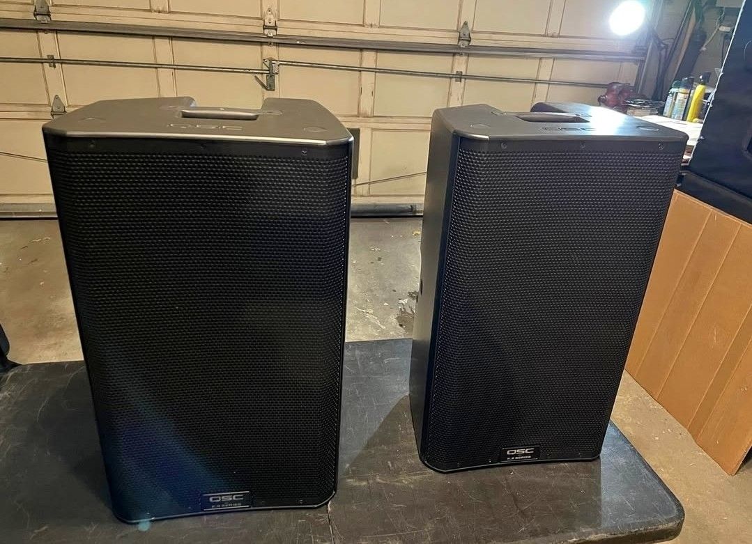 QSC Powered K2 Sounds System - 2 tops 2 Subs