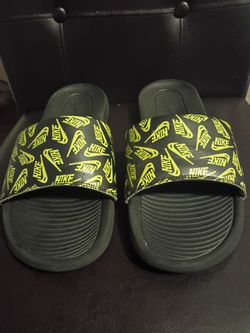 Men's Nike Victori One Slide Sandals Black Green CN9678-010 Size 12
