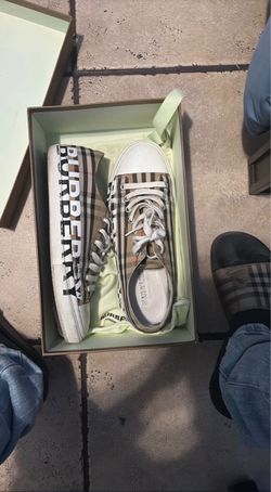 Size 11 Burberrys READ DESC PLEASE