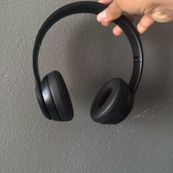 Beats Solo 3 Wireless Headphones Works From Left Size Only 