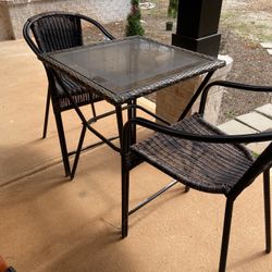 Coffee table 2 Chairs
