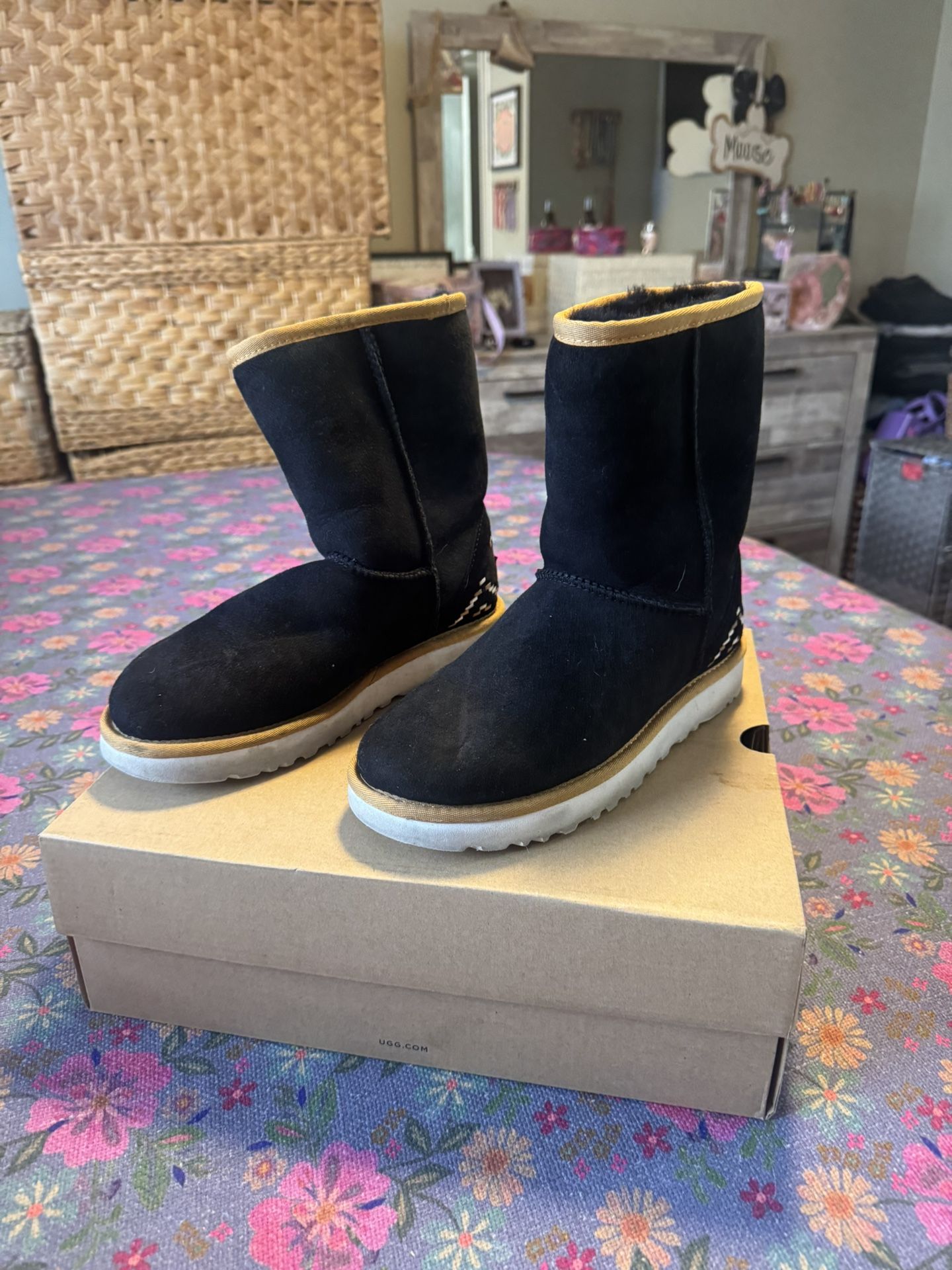 UGG Black Size 7 $30