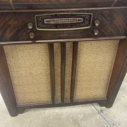 Vintage Philco cabinet radio $100 OBO