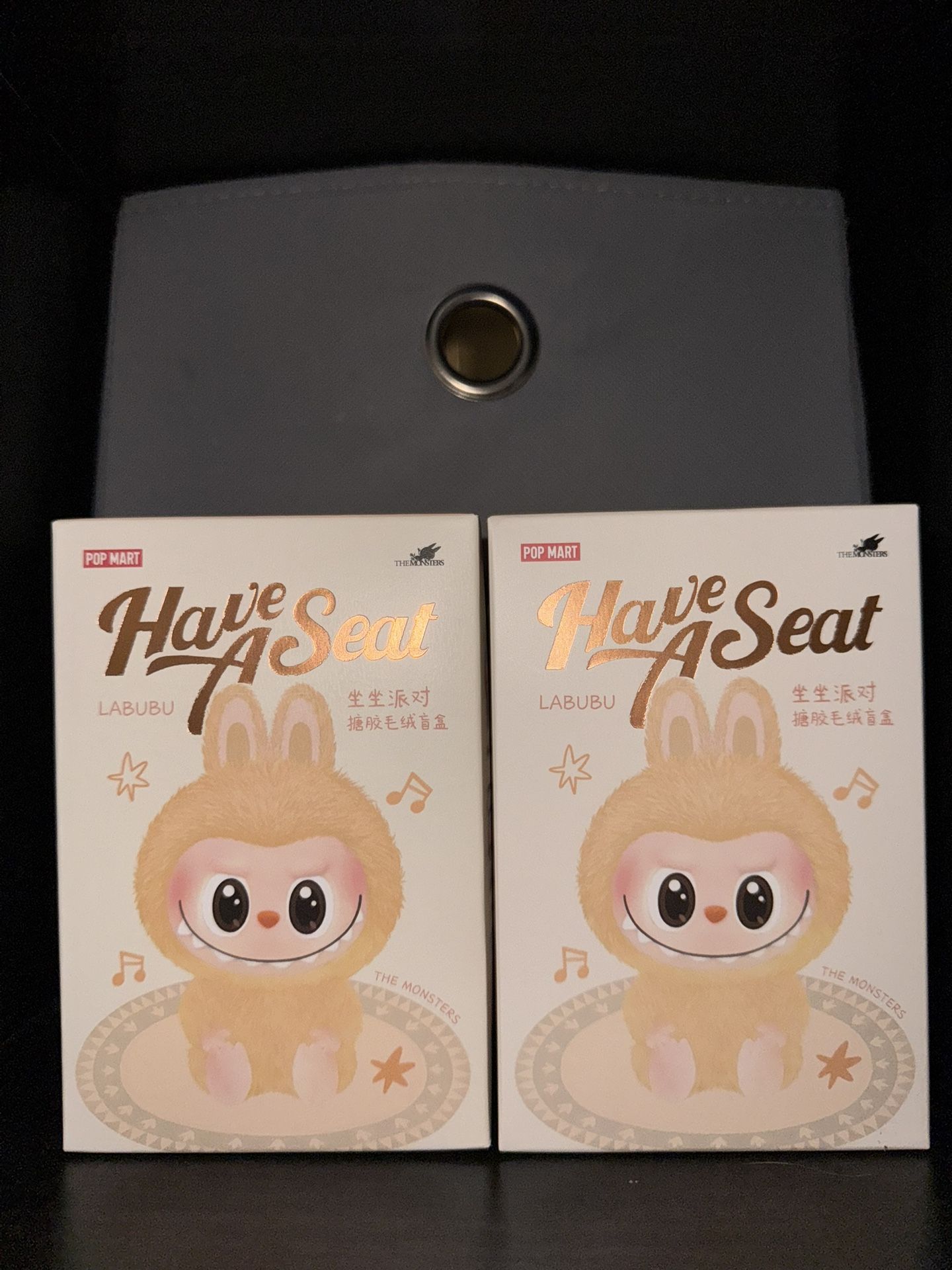 HAVE A SEAT LABUBU (BABA)