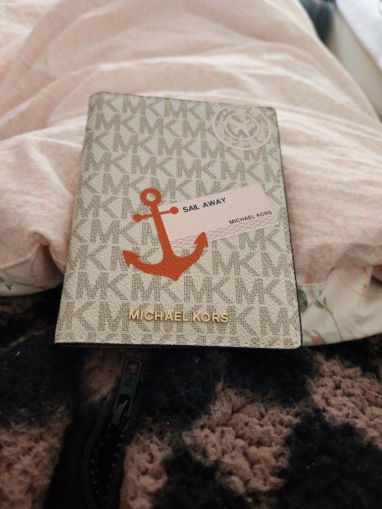 Michael Kors Passport Special Addition With Sail Away Logo