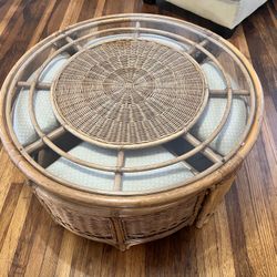 VINTAGE MID CENTURY ROUND BAMBOO WICKER COFFEE TABLE WITH 4 NESTING STOOLS