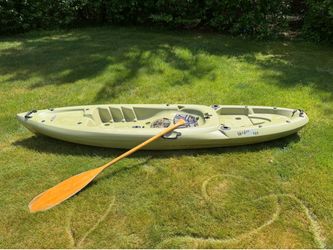 KAYAK- Weber 132 w/ paddle