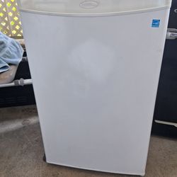 Mini fridge