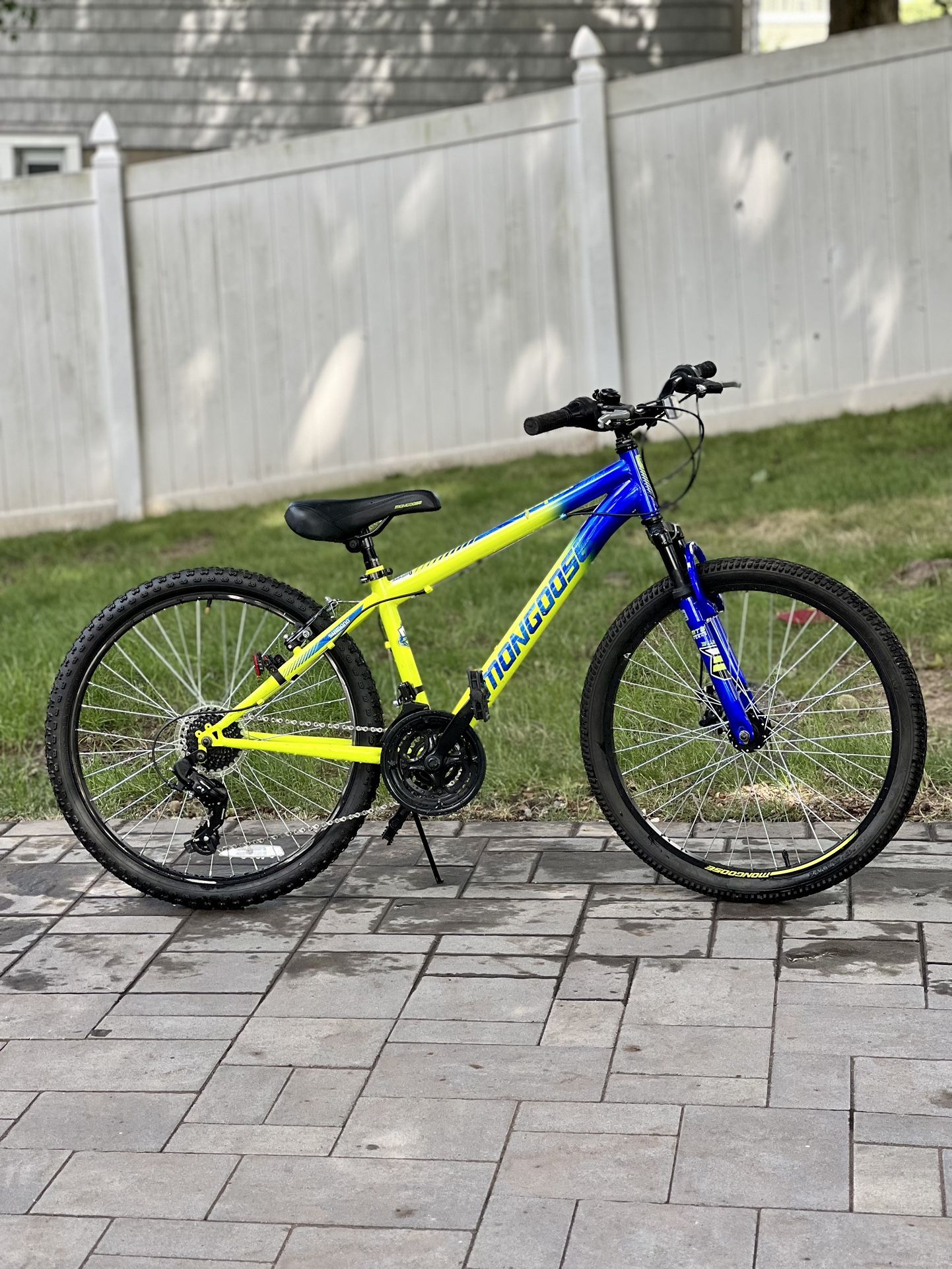 Mongoose Scepter 24" Mountain Bike - Green/Blue