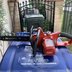 Homelelite Chain Saw. Model 43104 In Very Good Working Condition. Electric 