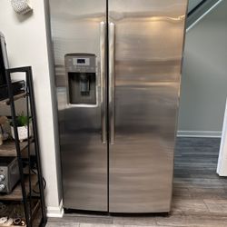GE Great Condition Stainless Steel Fridge 