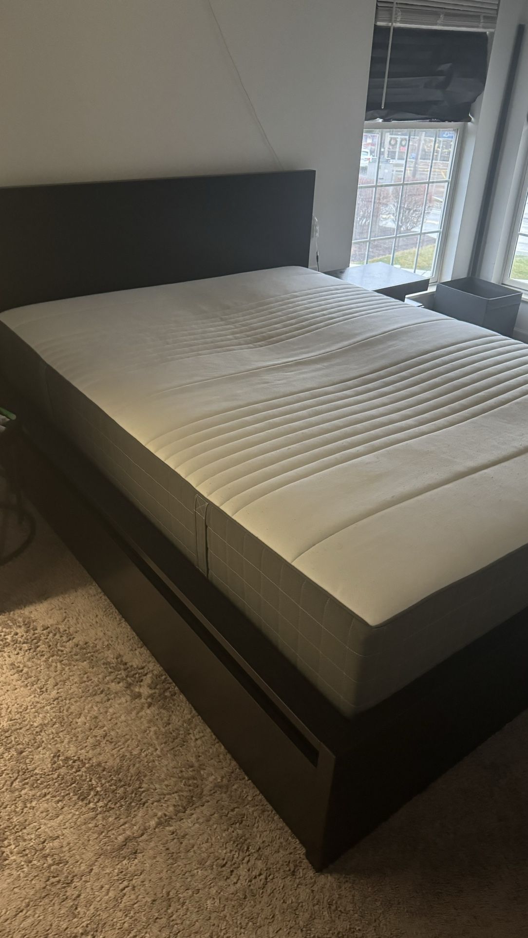 Queen Black Bed / Black Drawer