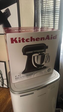 KitchenAid Artisan 5 Qt Stand Mixer