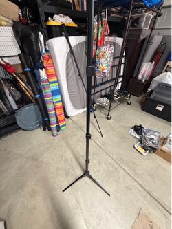 Camera tripod