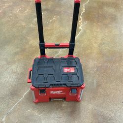 Milwaukee pack out bottom roller case