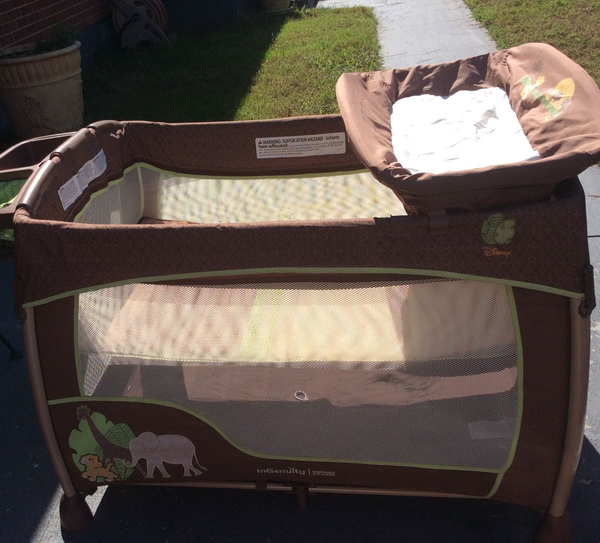 IntGenuity play yard/bassinet,plays music too-$65 firm-No holds