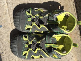 Osh Kosh size 12 toddler boys