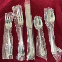 Bloomingdales MAIN COURSE 20-Pc Stainless Steel Cutlery Set NIB Stamford Pattern