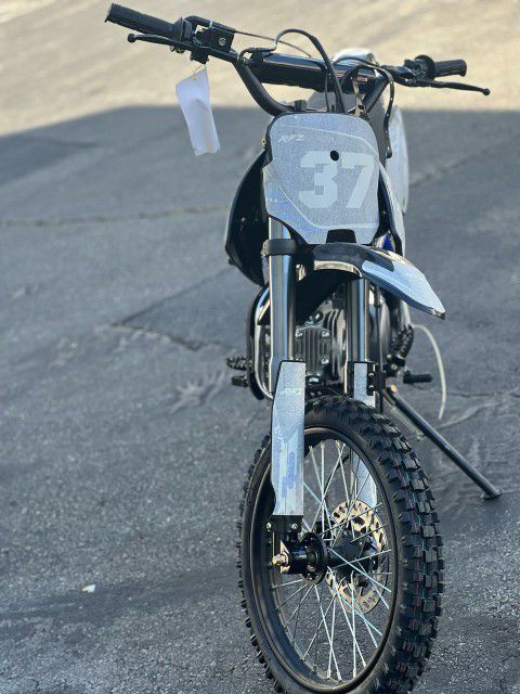 125 CC Dirtbike For Youth & Adults // Financing Available 