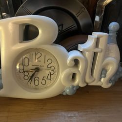 New Haven Quartz Bath Wall Clock 1987 Pearl/Baby Blue USA RARE - Working!
