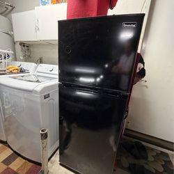 Magic chef garage fridge (stopped working) free