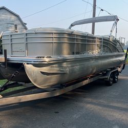 2013 Bennington￼ 26 foot with a 350 I/O motor