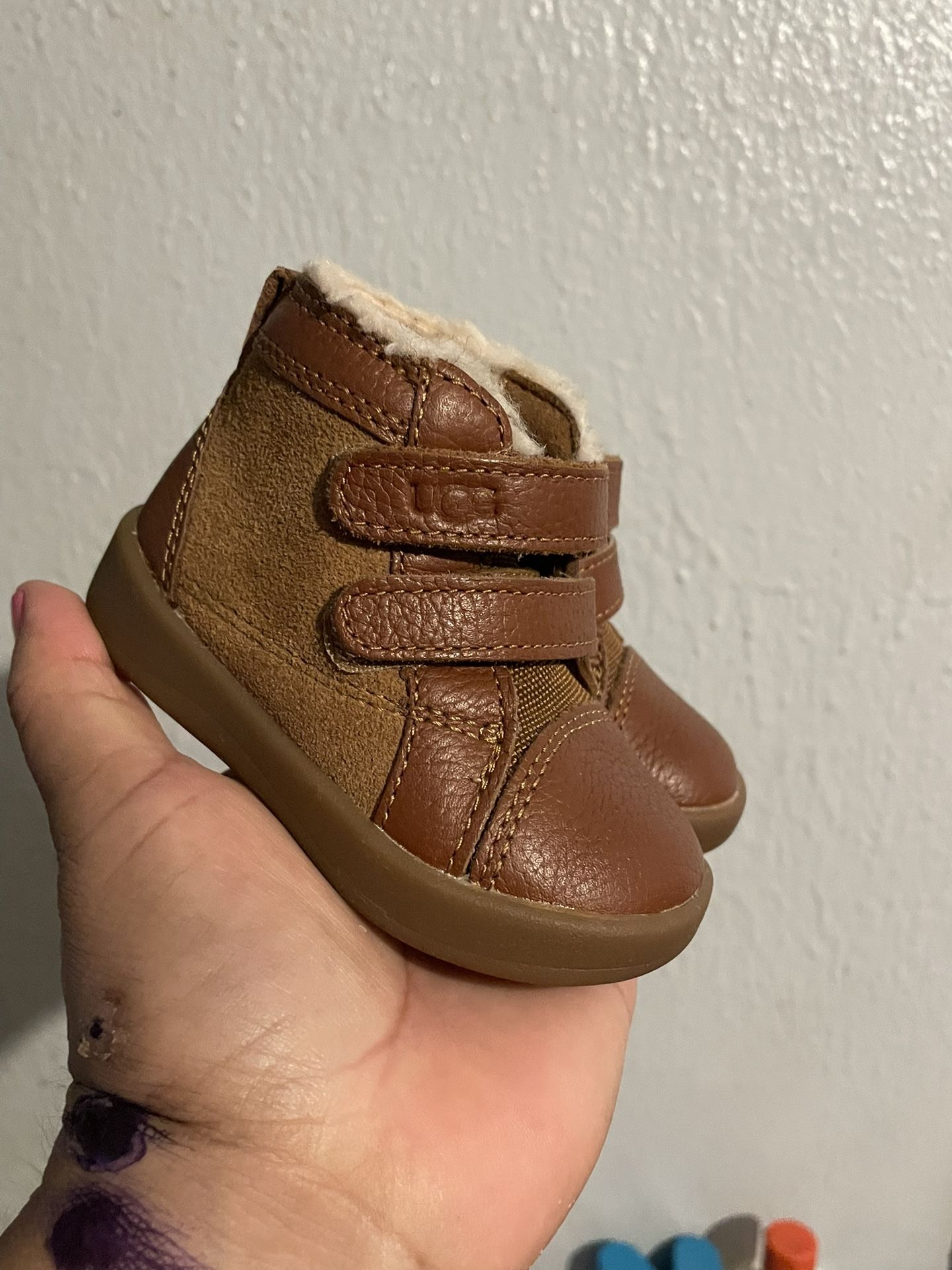 Beby Ugg Size 2-3 C Toddler
