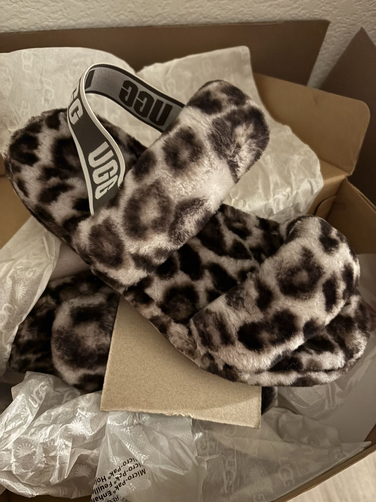 Ugg Slides $50 Size 8
